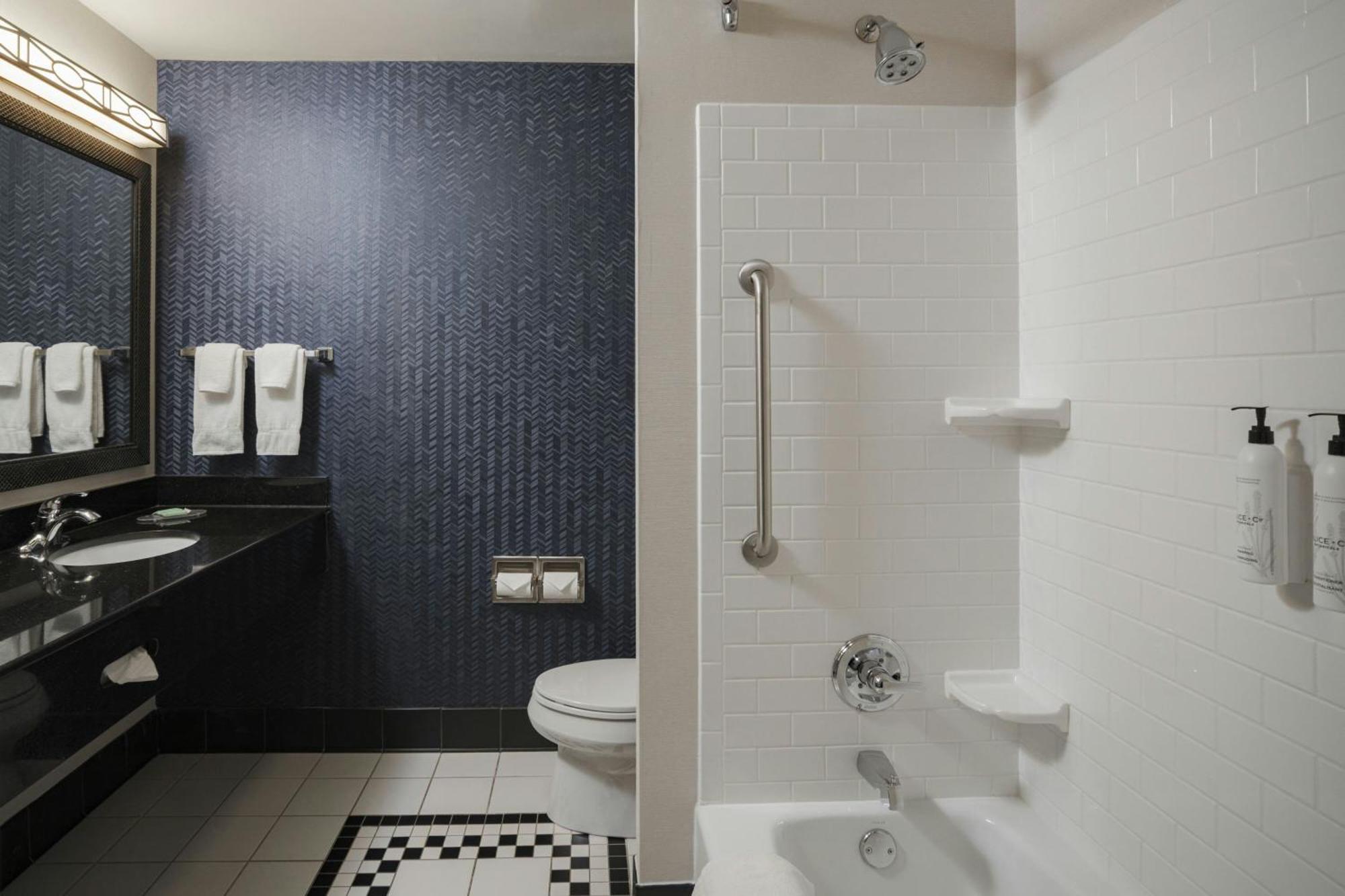 Fairfield Inn & Suites Louisville East Екстериор снимка