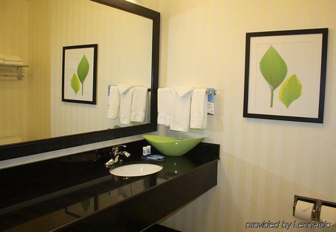 Fairfield Inn & Suites Louisville East Екстериор снимка