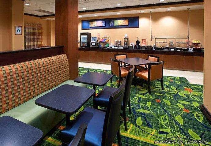 Fairfield Inn & Suites Louisville East Ресторант снимка